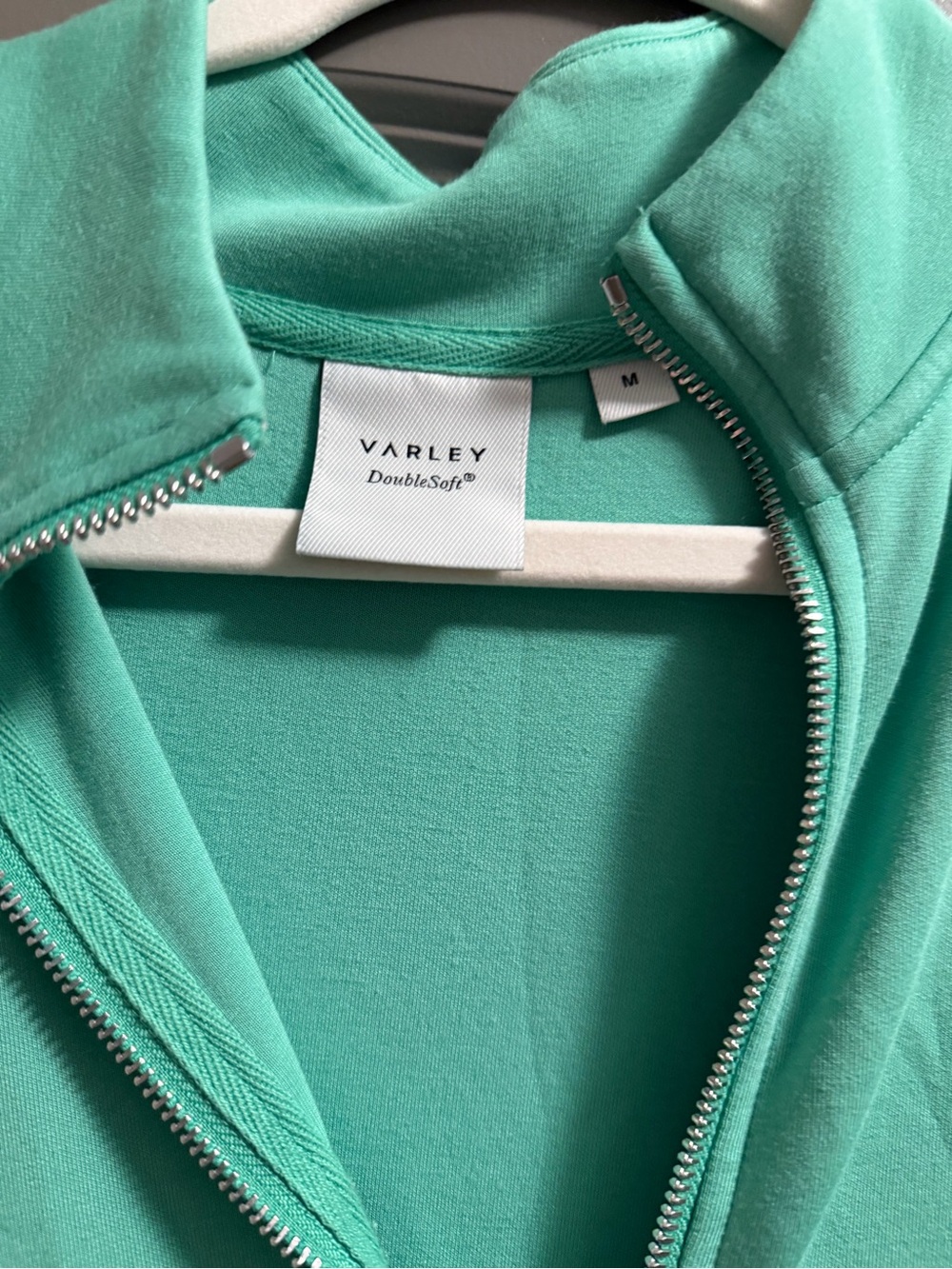 Varley Green Half-zip Sweatshirt and sweatshorts - Picture 4 of 8